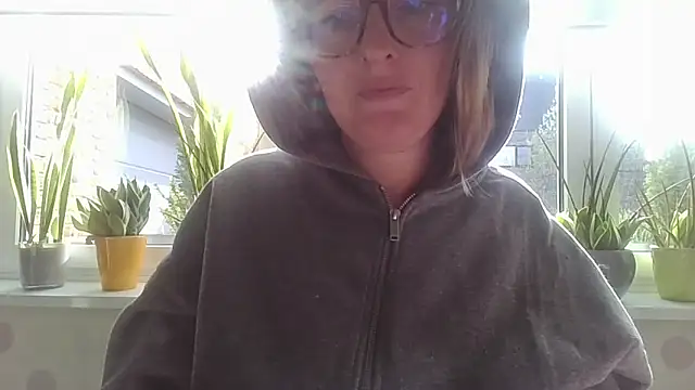 Snapshot of LiquidLeonie chatting on 25, 3, 2026 LiquidLeonie online show from 25, 3, 2026