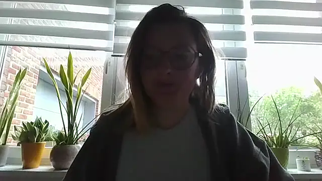 Snapshot of LiquidLeonie chatting on 5, 5, 2026 LiquidLeonie online show from 5, 5, 2026