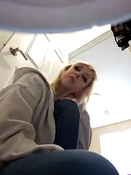 AmethystFoxx online show from 13, 4, 2026