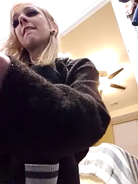 AmethystFoxx online show from 4, 12, 2025