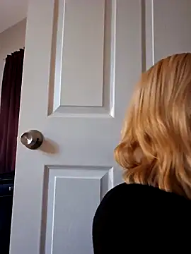 AmethystFoxx online show from 3, 3, 2025