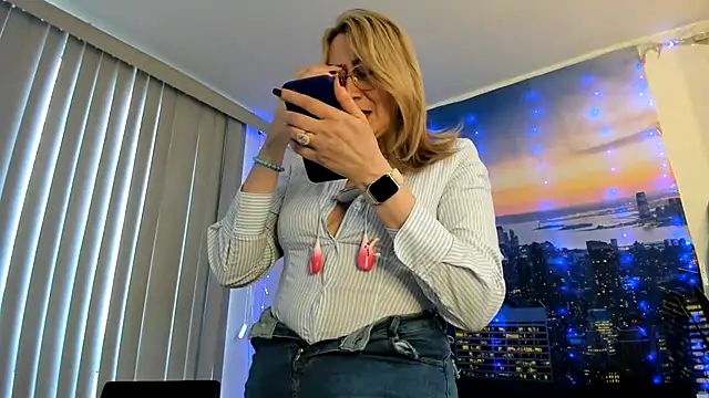 Snapshot of ashleymilf_1 chatting on 4, 3, 2025 ashleymilf 1 online show from 4, 3, 2025