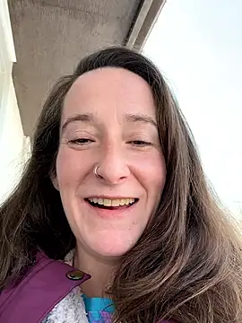 Mini And The Bear online show from 14, 2, 2026