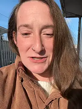 Mini And The Bear online show from 19, 4, 2026