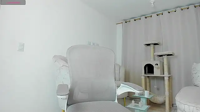 Snapshot of sharon_hill chatting on 30, 4, 2026 sharon hill online show from 30, 4, 2026