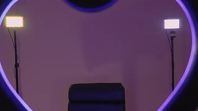 Snapshot of NaomiSainz chatting on 11, 3, 2025 NaomiSainz online show from 11, 3, 2025