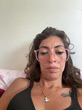 Snapshot of amanilouve chatting on 22, 5, 2026 amanilouve online show from 22, 5, 2026