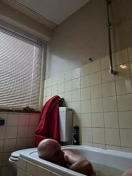 Ladyshaker82 online show from 8, 11, 2025