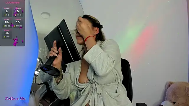 SussiVega online show from 6, 3, 2025