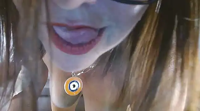 Linda1975 online show from 8, 3, 2025
