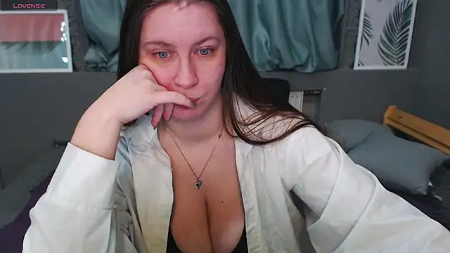 Snapshot of LiyaSilve chatting on 15, 2, 2025 LiyaSilve online show from 15, 2, 2025