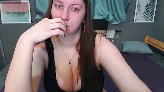 Snapshot of LiyaSilve chatting on 18, 2, 2025 LiyaSilve online show from 18, 2, 2025