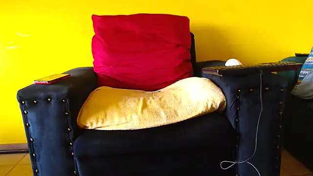 Snapshot of zuluboyxx chatting on 15, 10, 2025 zuluboyxx online show from 15, 10, 2025