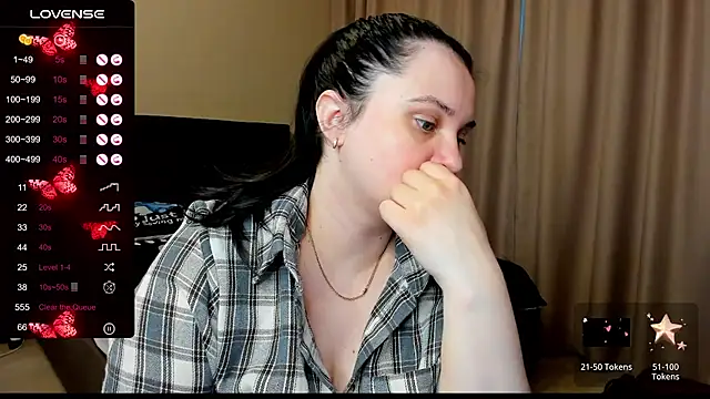 Snapshot of AlanaBrox chatting on 5, 10, 2025 AlanaBrox online show from 5, 10, 2025