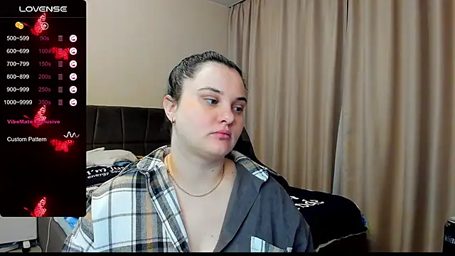 Snapshot of AlanaBrox chatting on 2, 10, 2025 AlanaBrox online show from 2, 10, 2025