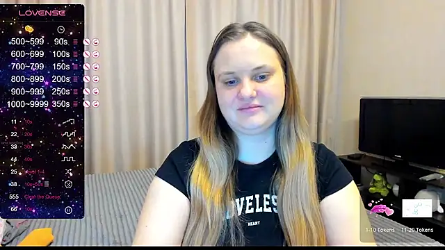 Snapshot of AlanaBrox chatting on 8, 2, 2025 AlanaBrox online show from 8, 2, 2025