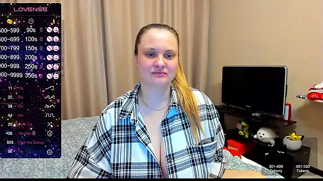 Snapshot of AlanaBrox chatting on 8, 12, 2024 AlanaBrox online show from 8, 12, 2024