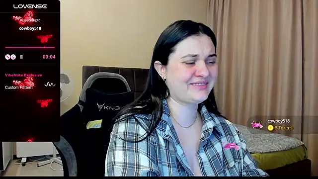 Snapshot of AlanaBrox chatting on 28, 9, 2025 AlanaBrox online show from 28, 9, 2025