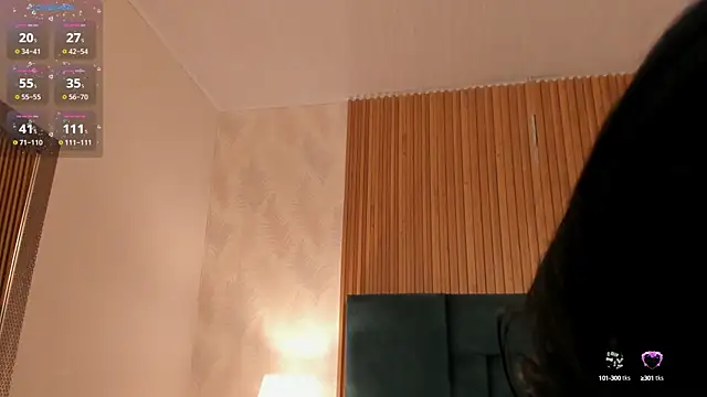 Snapshot of Kareena_chopra chatting on 9, 10, 2025 Kareena chopra online show from 9, 10, 2025