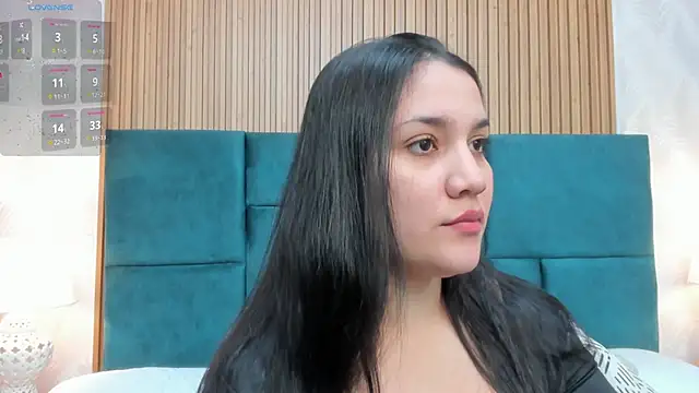 Snapshot of Kareena_chopra chatting on 8, 10, 2025 Kareena chopra online show from 8, 10, 2025