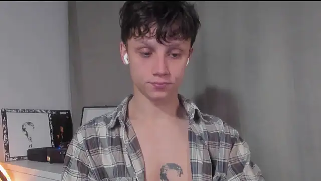 Snapshot of Nicky_neal chatting on 6, 12, 2024 Nicky neal online show from 6, 12, 2024