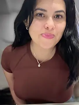 Snapshot of Alyaa_s chatting on 22, 10, 2025 Alyaa s online show from 22, 10, 2025