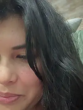 Snapshot of Alyaa_s chatting on 21, 10, 2025 Alyaa s online show from 21, 10, 2025