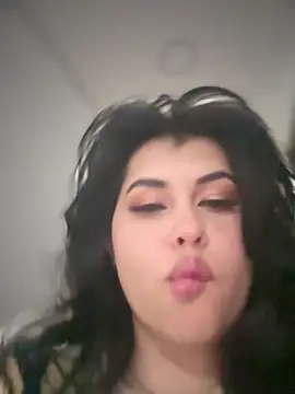 Snapshot of Alyaa_s chatting on 3, 10, 2025 Alyaa s online show from 3, 10, 2025