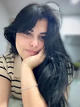 Snapshot of Alyaa_s chatting on 10, 10, 2025 Alyaa s online show from 10, 10, 2025