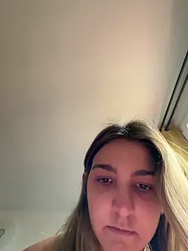 DoriDeluxe66 online show from 5, 3, 2026