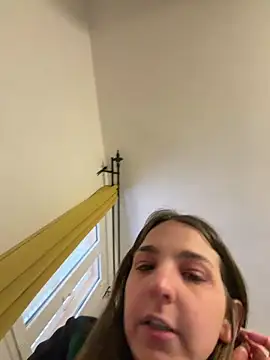 DoriDeluxe66 online show from 4, 2, 2026