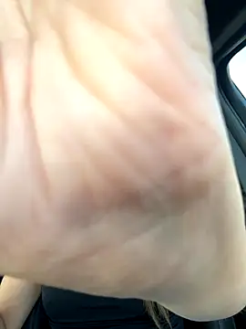 DoriDeluxe66 online show from 17, 10, 2025