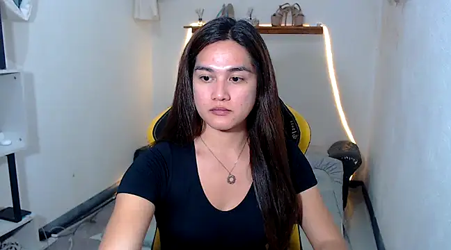 MarieLoveGlamorous online show from 9, 3, 2025