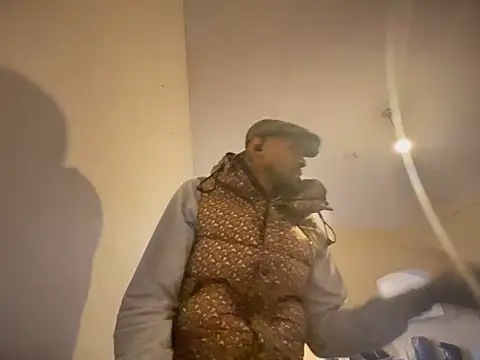 CuzzyB69 online show from 11, 3, 2025