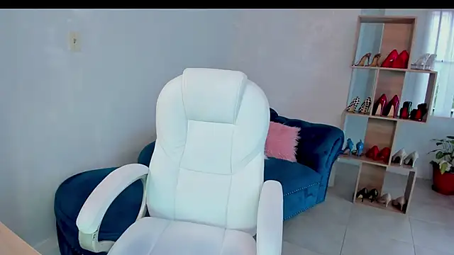 MissRhodes1 online show from 13, 1, 2026