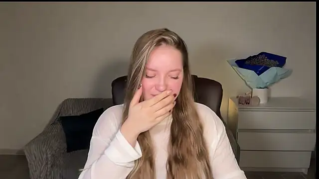 EvaMaddison online show from 13, 4, 2026