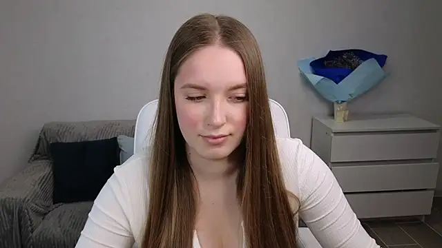EvaMaddison online show from 4, 2, 2025