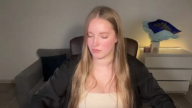 EvaMaddison online show from 24, 6, 2026