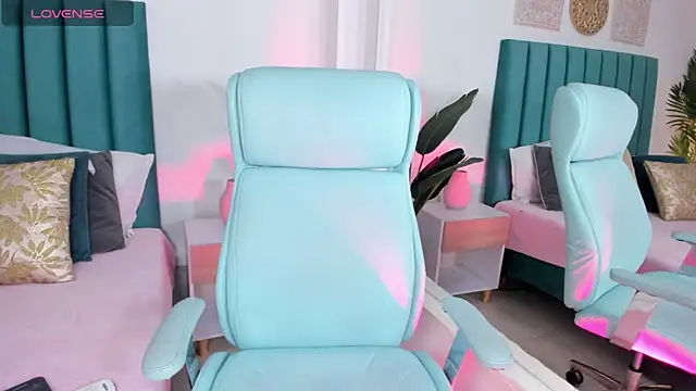 amy-thomson1 online show from 31, 10, 2025