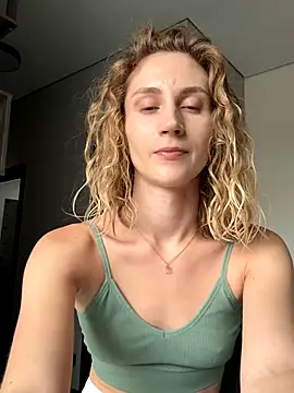 Snapshot of Feral_berry_8133 chatting on 10, 9, 2025 Feral berry 8133 online show from 10, 9, 2025