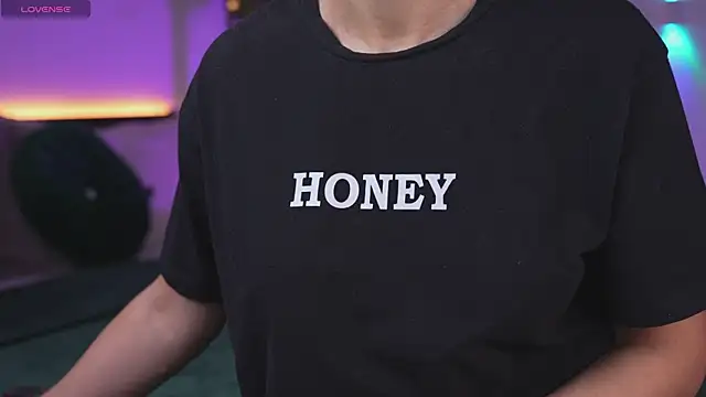 Lorettelorena online show from 10, 11, 2025