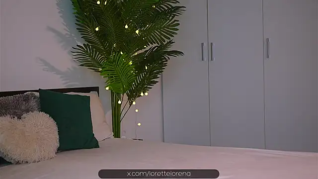 Lorettelorena online show from 12, 10, 2025