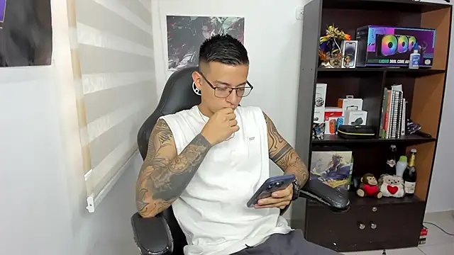 SIXXTOLOVE18 online show from 4, 3, 2025