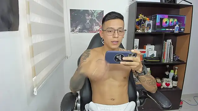 SIXXTOLOVE18 online show from 5, 3, 2025