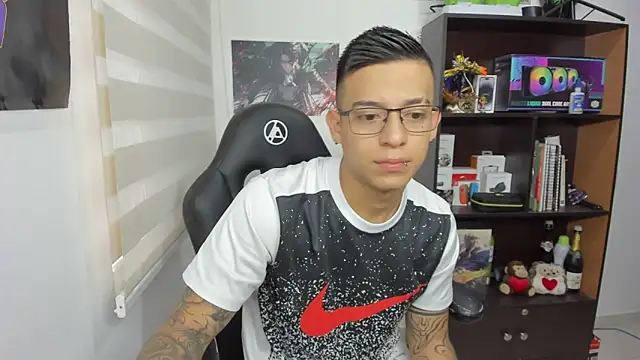 SIXXTOLOVE18 online show from 5, 3, 2025