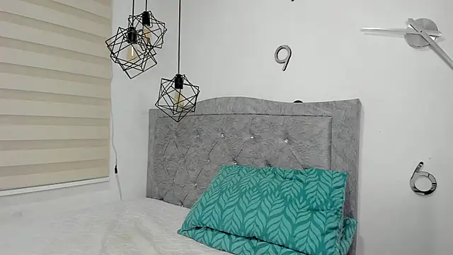 SIXXTOLOVE18 online show from 3, 3, 2026