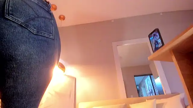 bonie lov online show from 8, 11, 2025