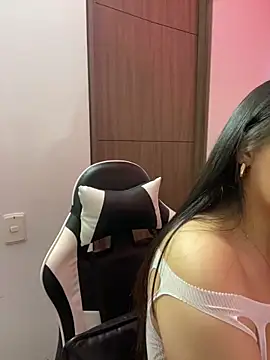 Snapshot of KateLatorre chatting on 26, 11, 2025 KateLatorre online show from 26, 11, 2025