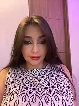 Snapshot of KateLatorre chatting on 25, 11, 2025 KateLatorre online show from 25, 11, 2025