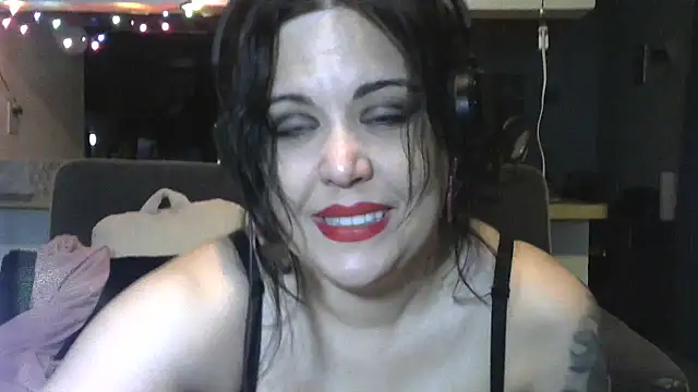 Snapshot of Mistimoon chatting on 11, 11, 2025 Mistimoon online show from 11, 11, 2025